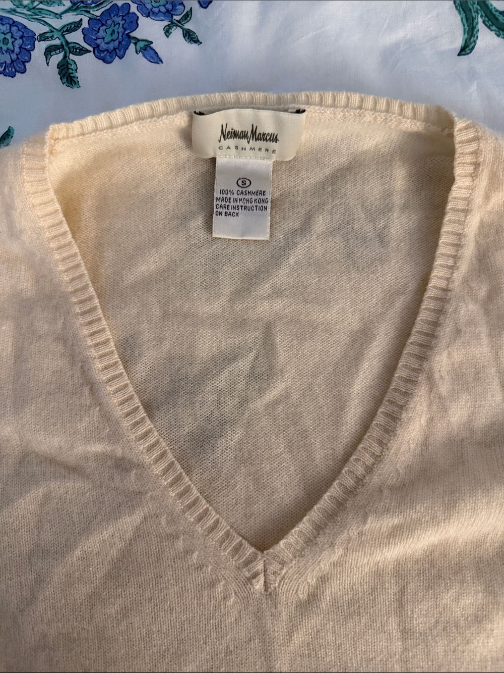 Neiman Marcus Soft Cream Cashmere V-Neck Sweater